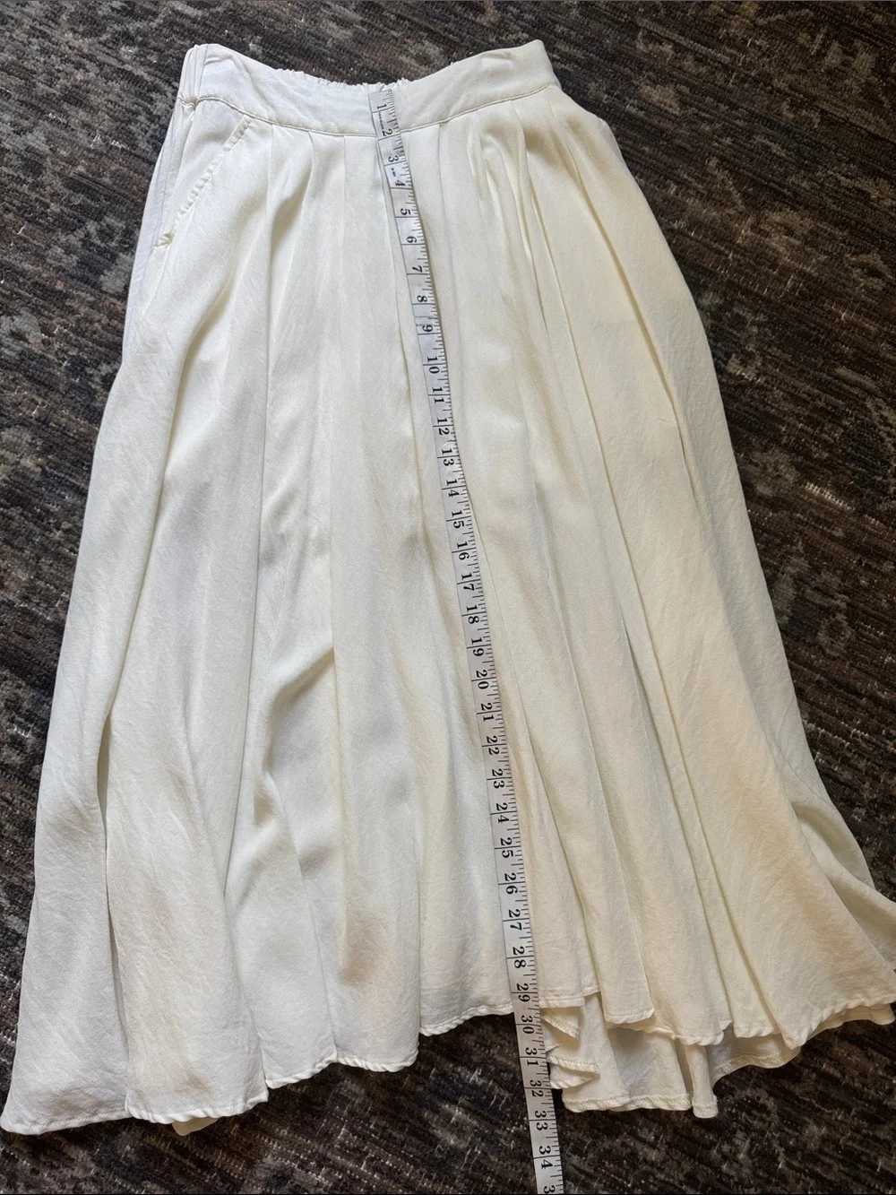 Mable Off White Pleated Midi Skirt w. Pockets